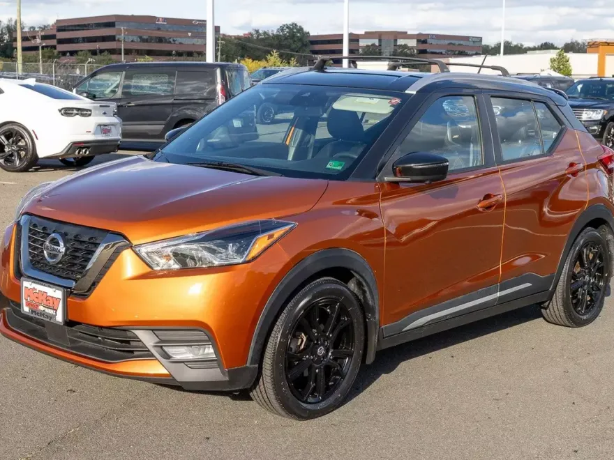 2020 Nissan Kicks SR photo 1
