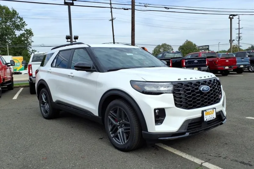2025 Ford Explorer ST photo 1