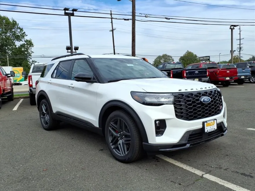 2025 Ford Explorer ST photo 1