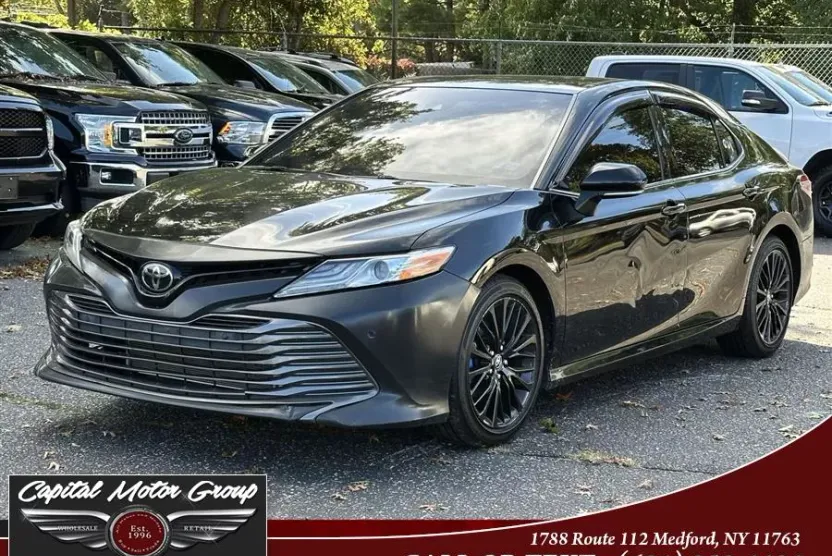 2018 Toyota Camry SE XLE photo 1