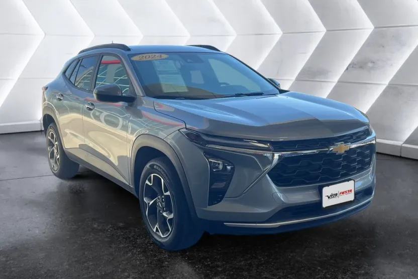 2024 Chevrolet Trax LT photo 1
