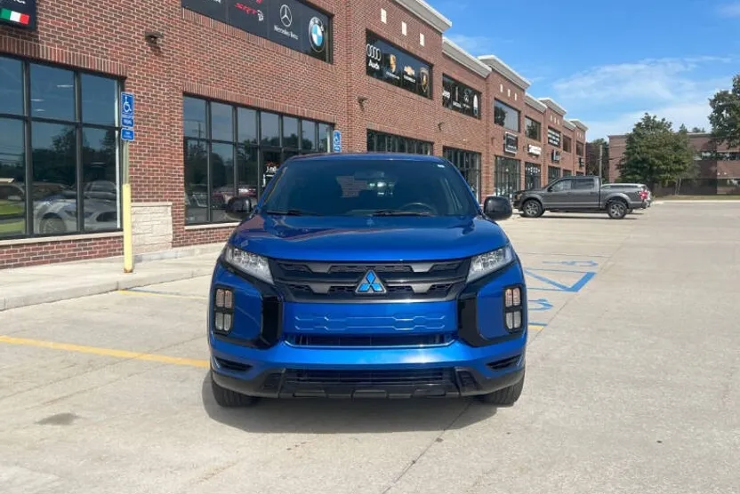 2020 Mitsubishi Outlander Sport photo 1