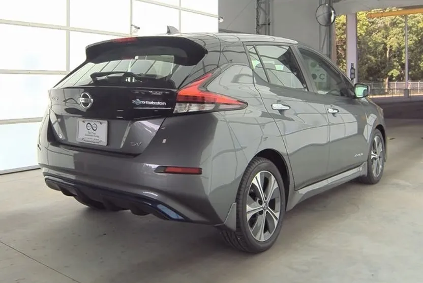 2019 Nissan Leaf SV photo 1