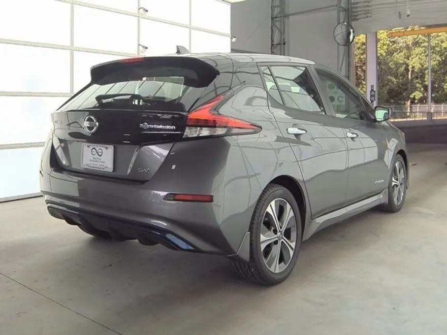 2019 Nissan Leaf SV photo 1