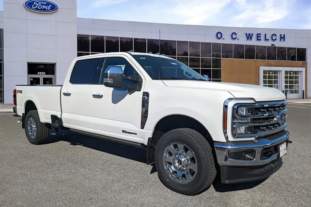 2025 Ford F-250 Lariat photo 1