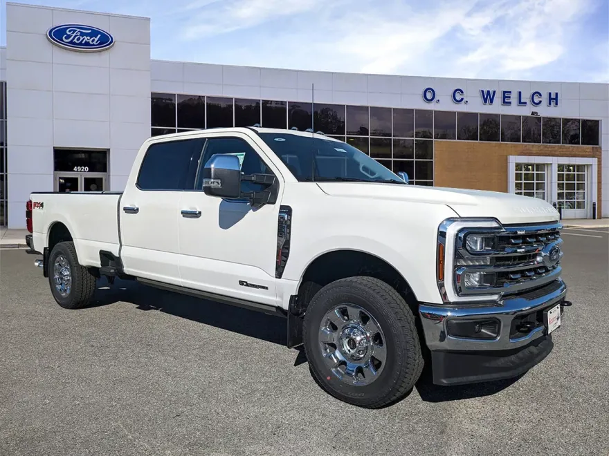 2025 Ford F-250 Lariat photo 1