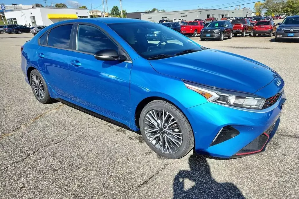 2023 Kia Forte GT-Line photo 1