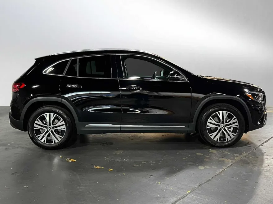 2025 Mercedes Benz GLA 250 4MATIC photo 2