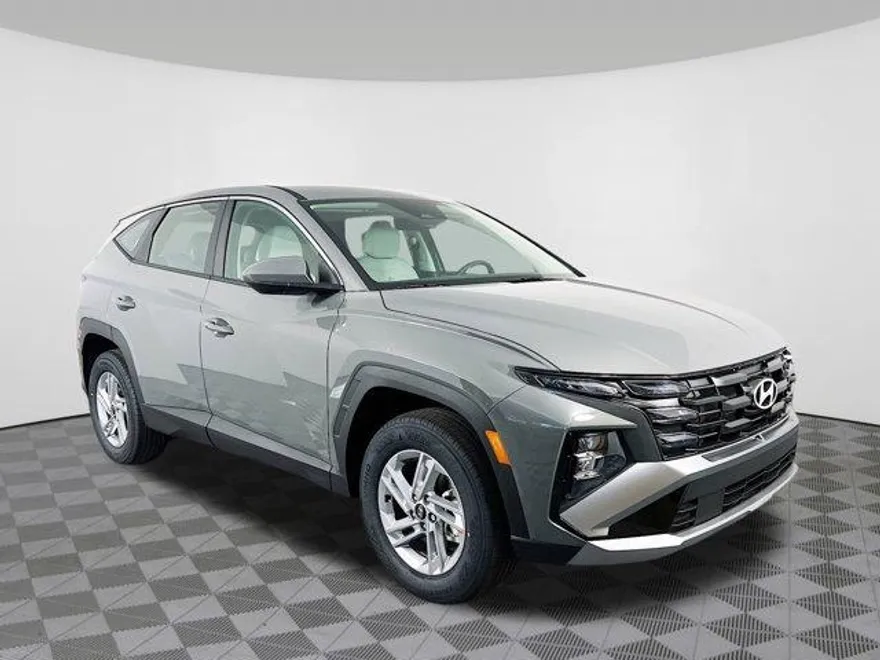 2025 Hyundai Tucson SE photo 1