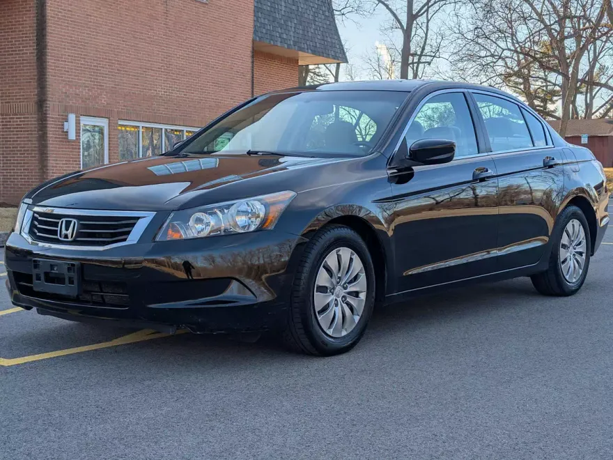 2010 Honda Accord LX photo 1