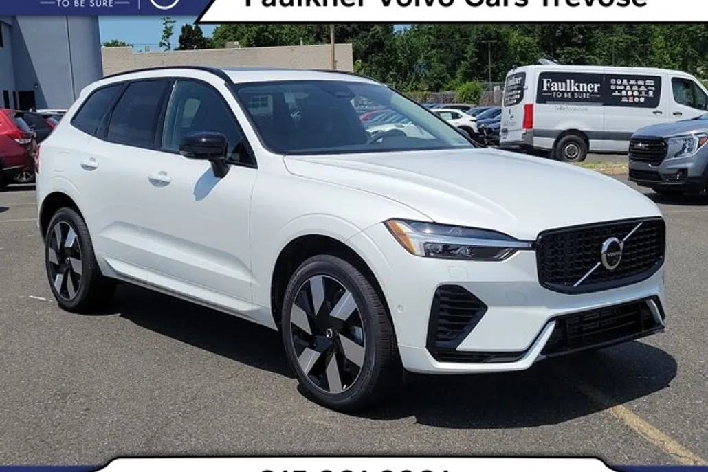 2025 Volvo XC60 Hybrid T8 Plus photo 1