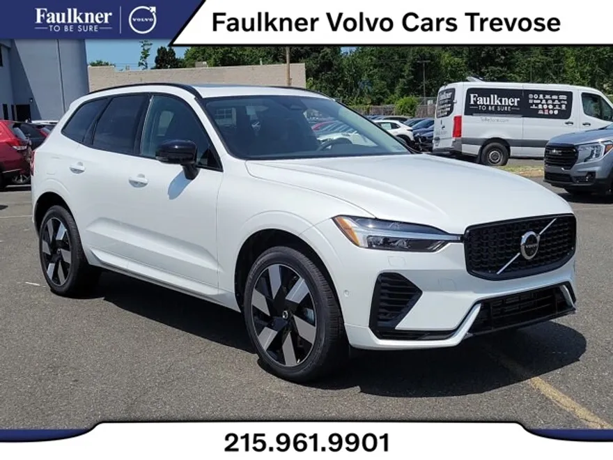 2025 Volvo XC60 Hybrid T8 Plus photo 1
