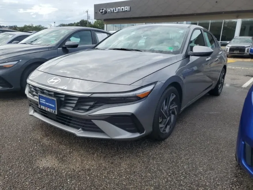 2024 Hyundai Elantra SEL Convenience photo 1