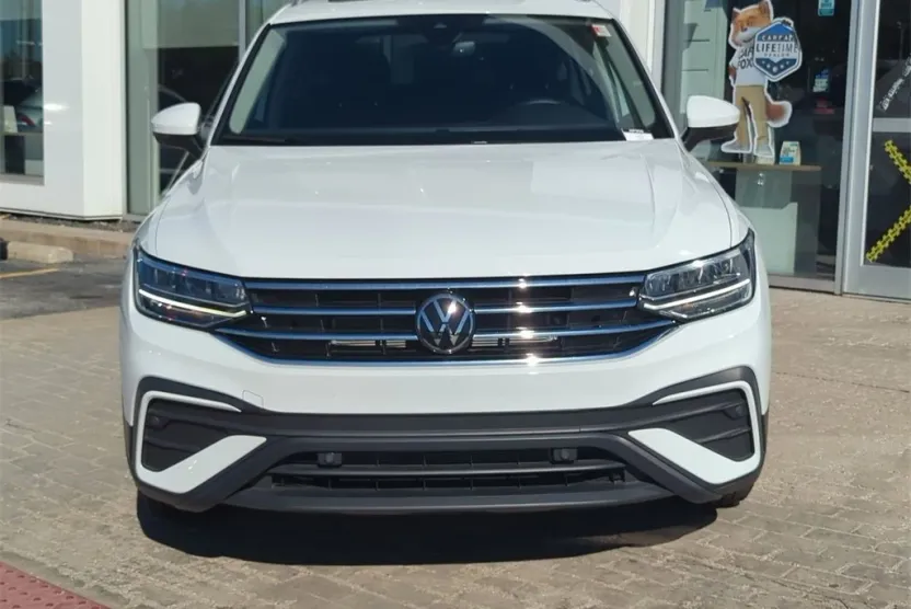 2024 Volkswagen Tiguan SE Wolfsburg Edition photo 1