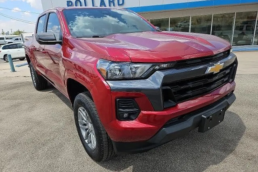 2024 Chevrolet Colorado LT photo 1
