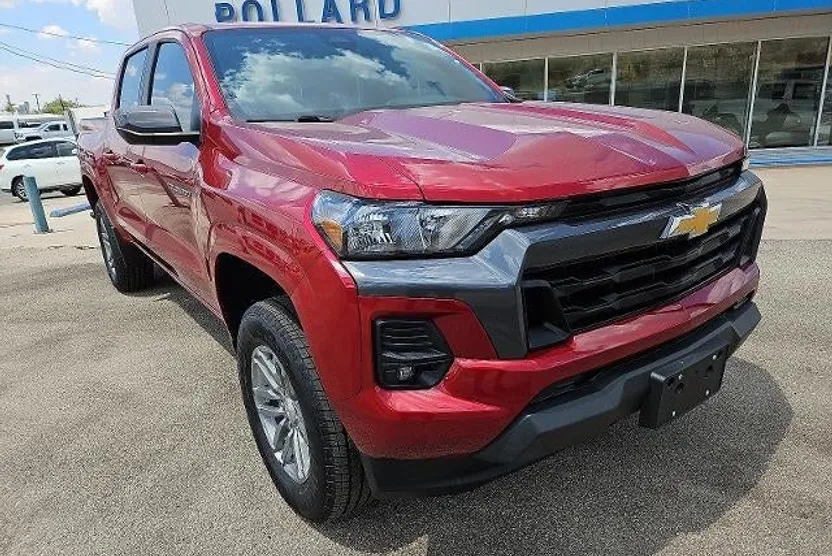 2024 Chevrolet Colorado LT photo 1
