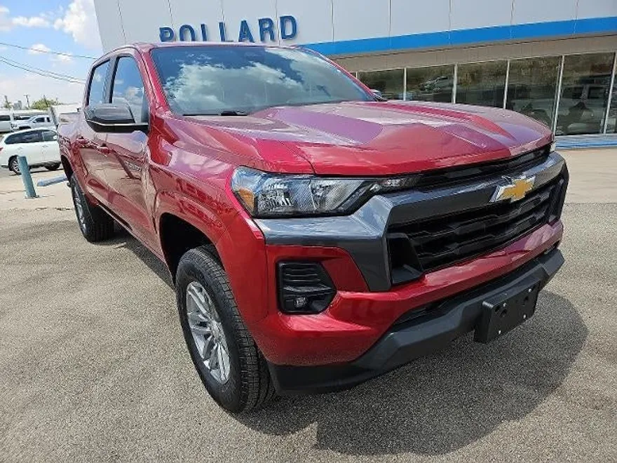 2024 Chevrolet Colorado LT photo 1