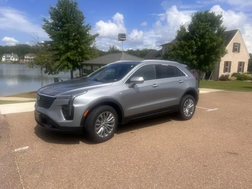 2025 Cadillac XT4 Premium Luxury photo 1