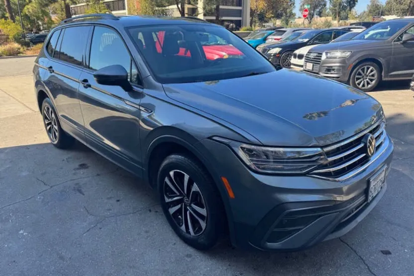 2022 Volkswagen Tiguan S photo 1