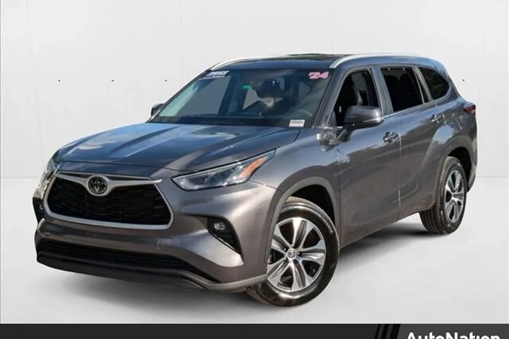 2024 Toyota Highlander XLE photo 1