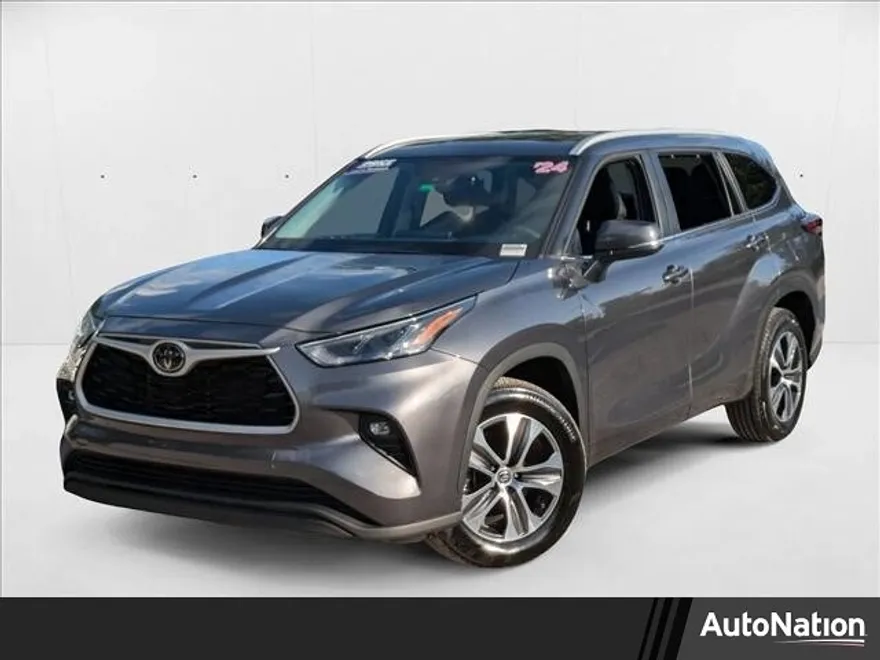 2024 Toyota Highlander XLE photo 1