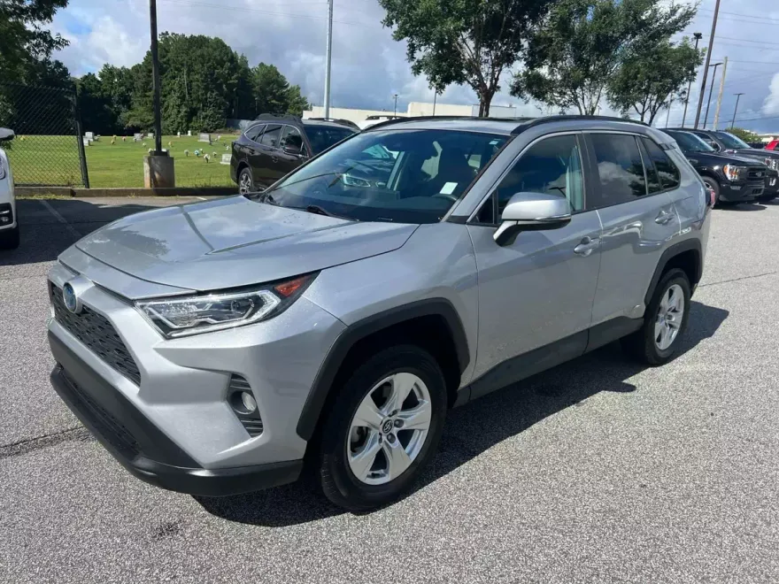 2020 Toyota RAV4 Hybrid XLE photo 1