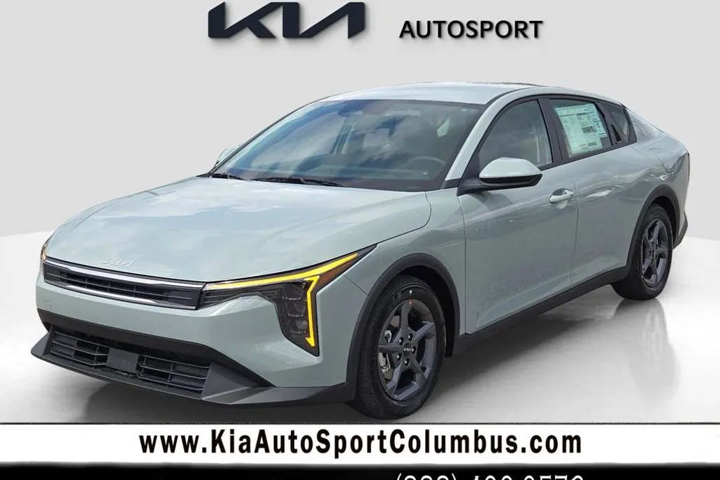 2025 Kia K4 LXS photo 1