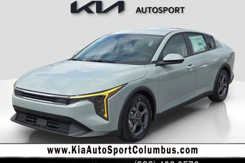 2025 Kia K4 LXS photo 1