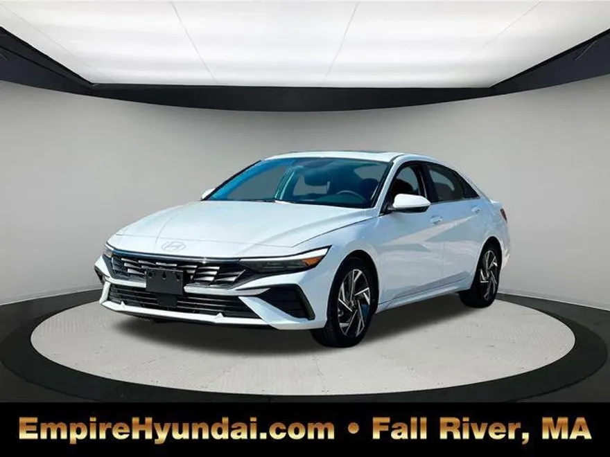 2024 Hyundai Elantra SEL Convenience photo 1