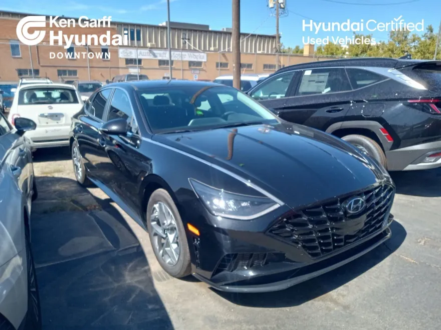 2022 Hyundai Sonata SEL photo 1