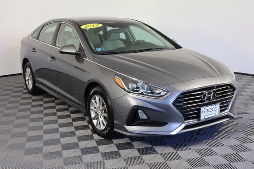 2019 Hyundai Sonata SE photo 1