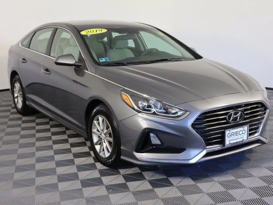2019 Hyundai Sonata SE photo 1
