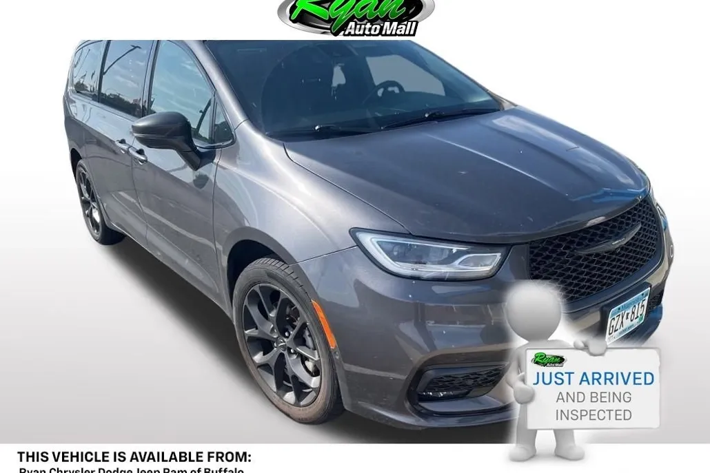 2021 Chrysler Pacifica Touring L photo 1