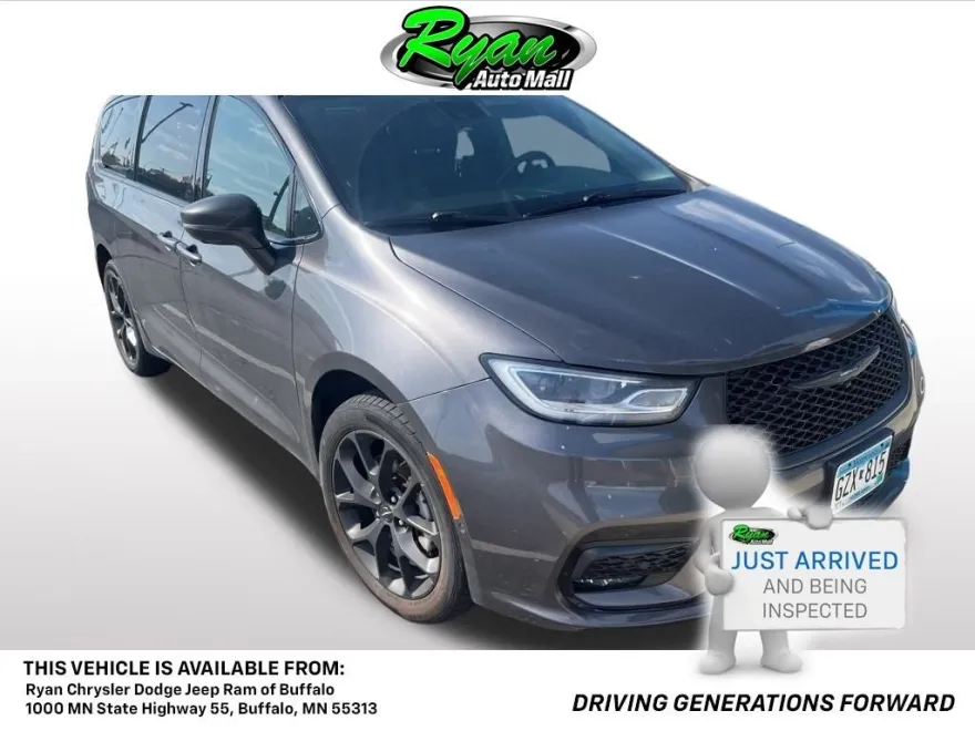 2021 Chrysler Pacifica Touring L photo 1