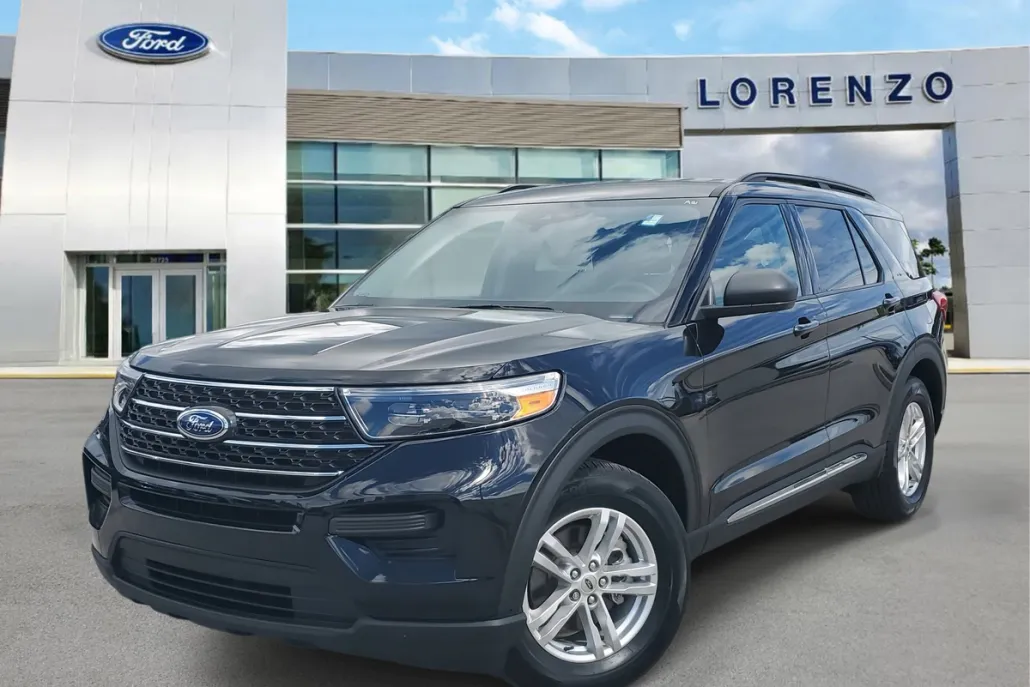 2023 Ford Explorer XLT photo 1