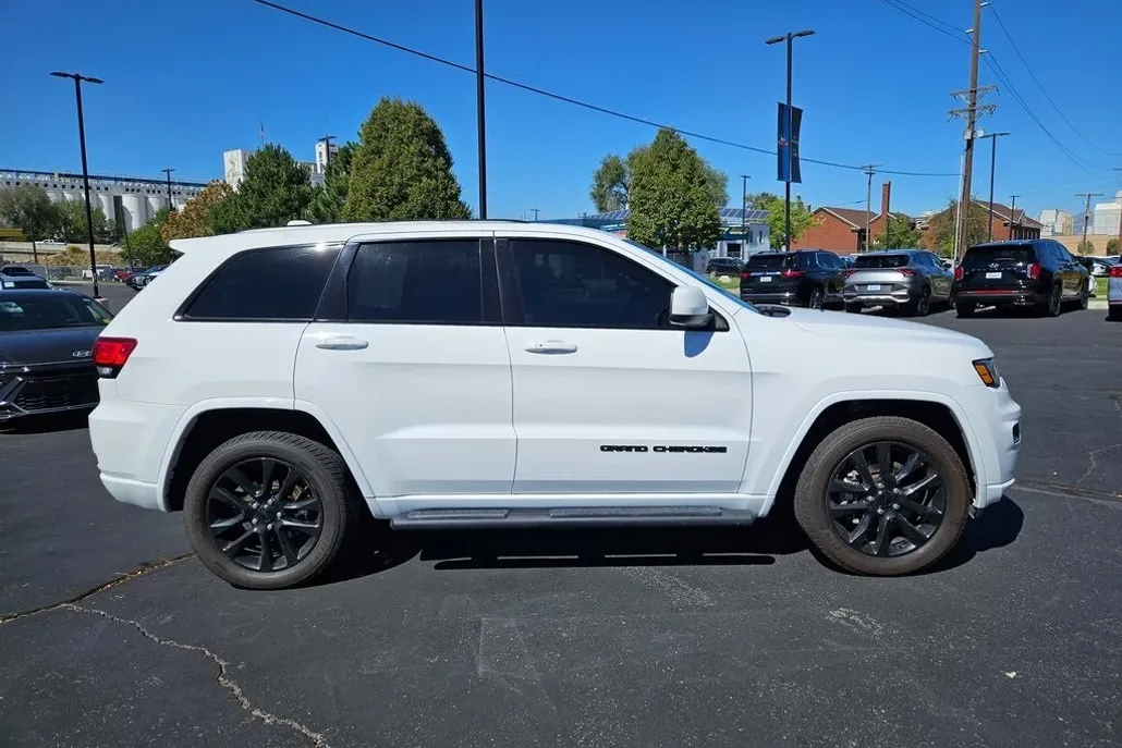 2021 Jeep Grand Cherokee Laredo X photo 1