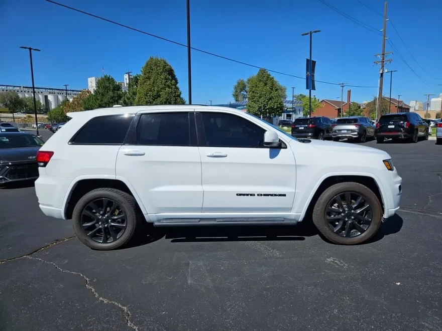 2021 Jeep Grand Cherokee Laredo X photo 1