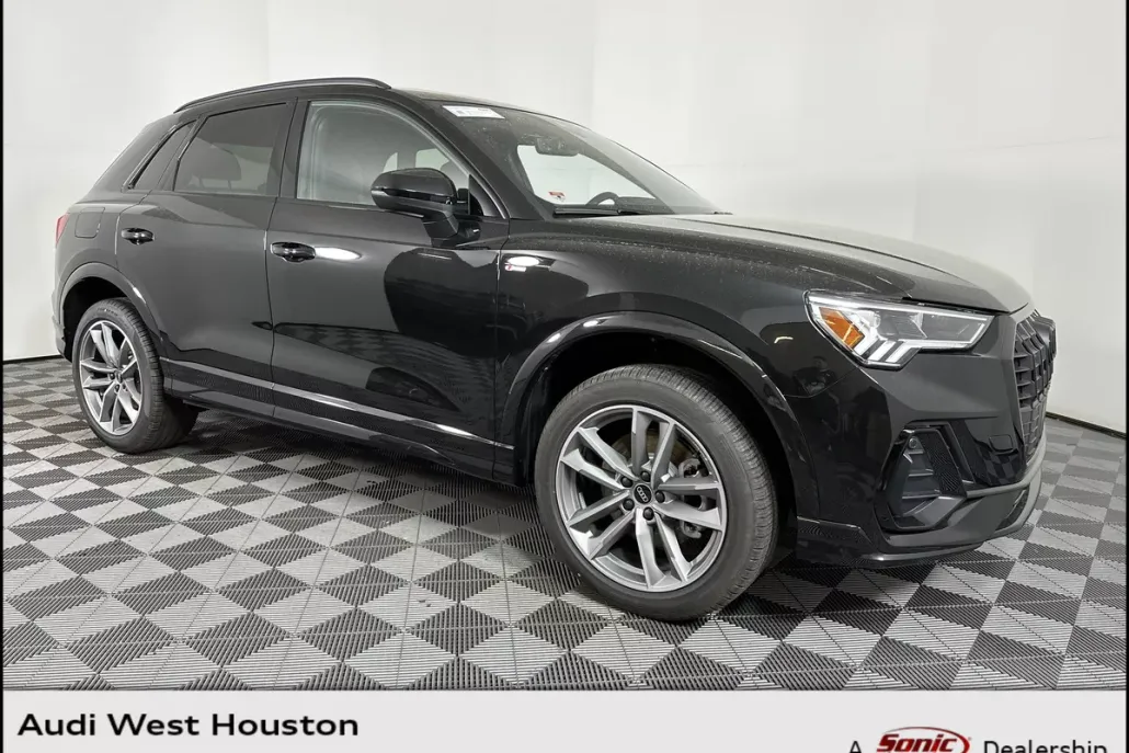 2025 Audi Q3 45 TFSI S line Premium photo 1