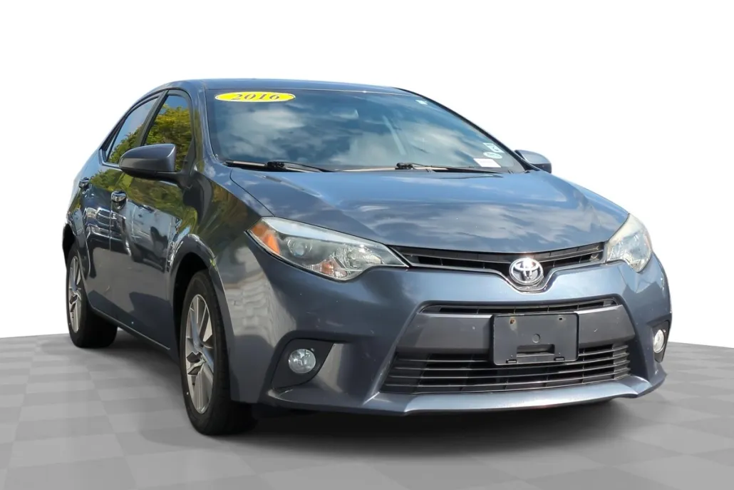 2016 Toyota Corolla LE Plus photo 1