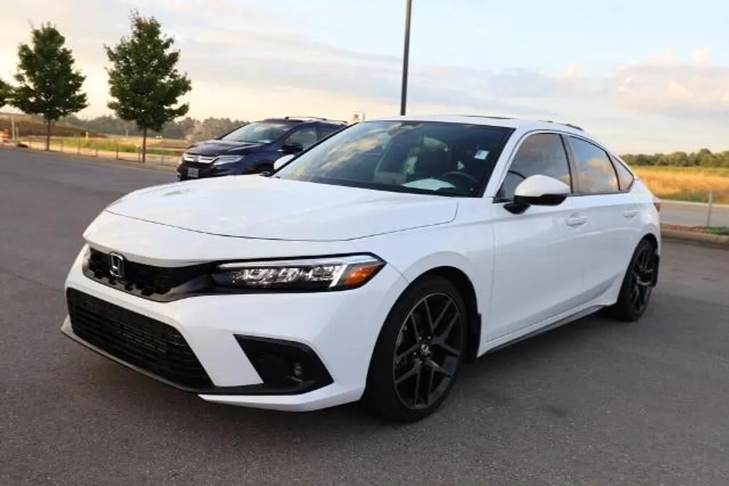 2022 Honda Civic Hatchback Sport Touring photo 1