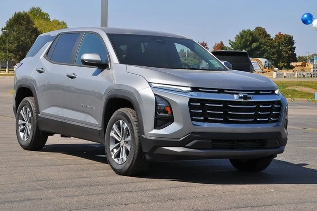 2026 Chevrolet Equinox LT photo 1