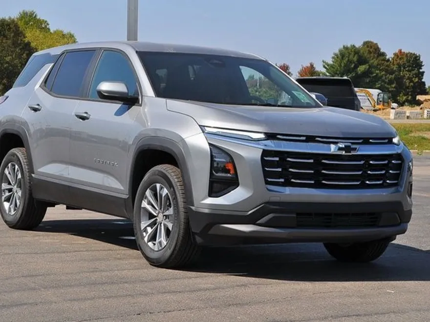 2026 Chevrolet Equinox LT photo 1