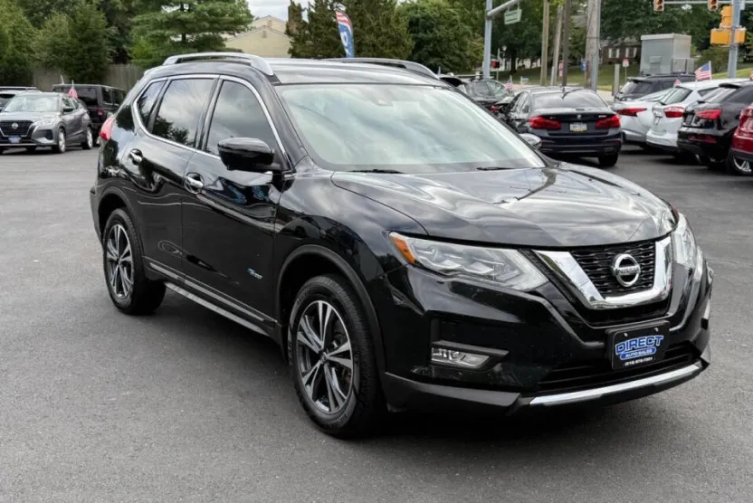 2017 Nissan Rogue Hybrid SV photo 1