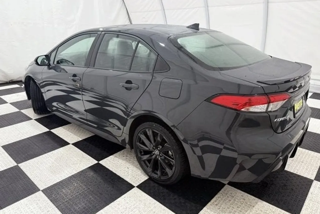2024 Toyota Corolla SE photo 1