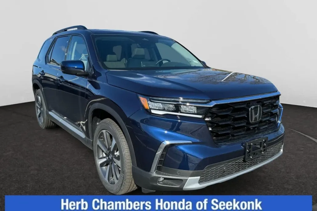 2025 Honda Pilot Touring photo 1
