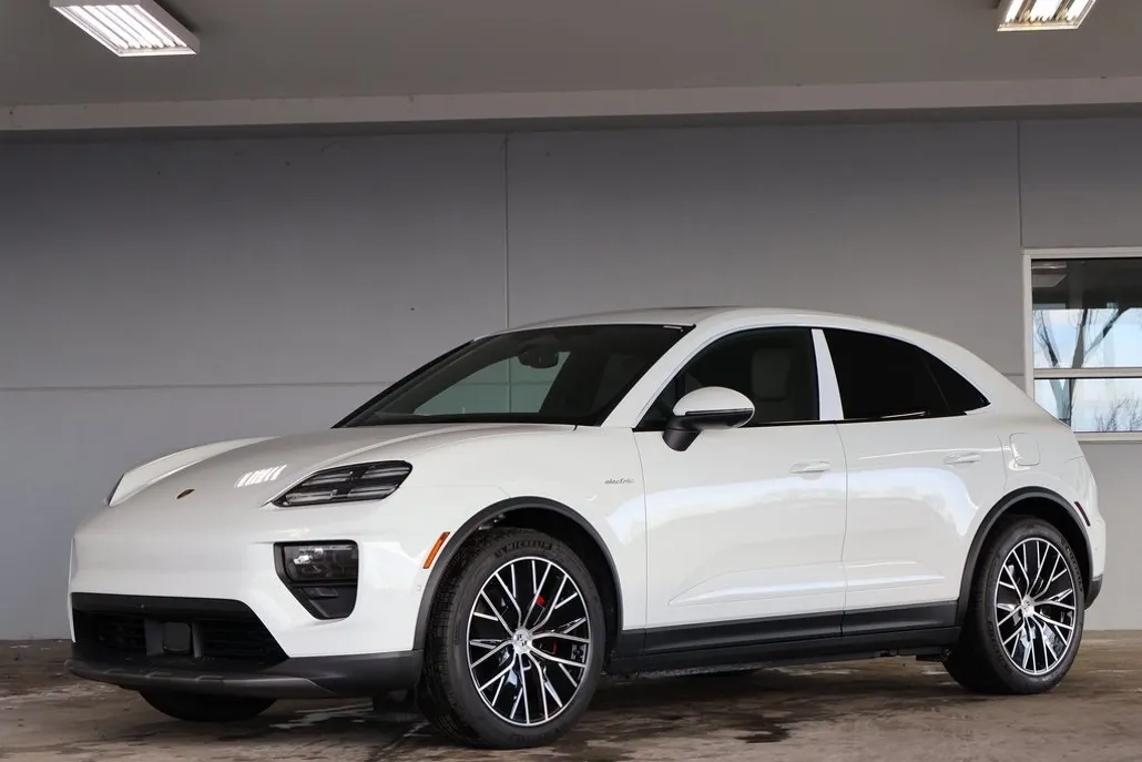 2025 Porsche Macan Electric photo 1