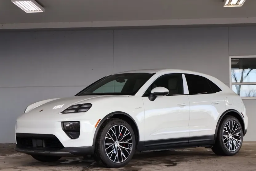 2025 Porsche Macan Electric photo 1