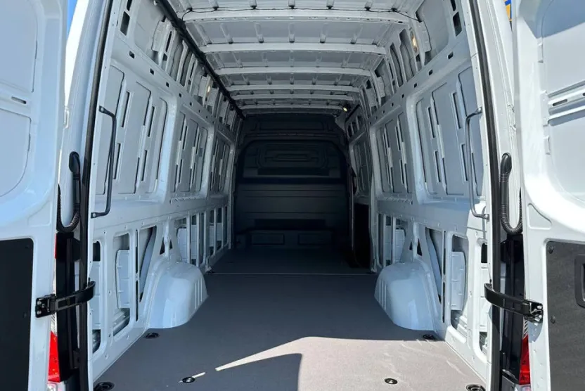 2025 Mercedes Benz Sprinter 2500 photo 1