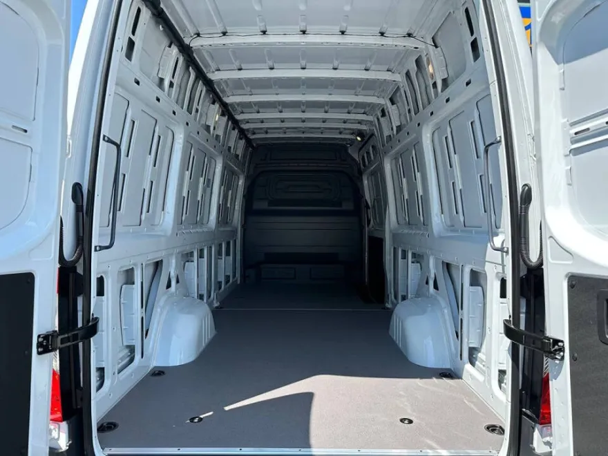 2025 Mercedes Benz Sprinter 2500 photo 1