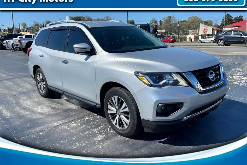 2017 Nissan Pathfinder 4x4 SL photo 1